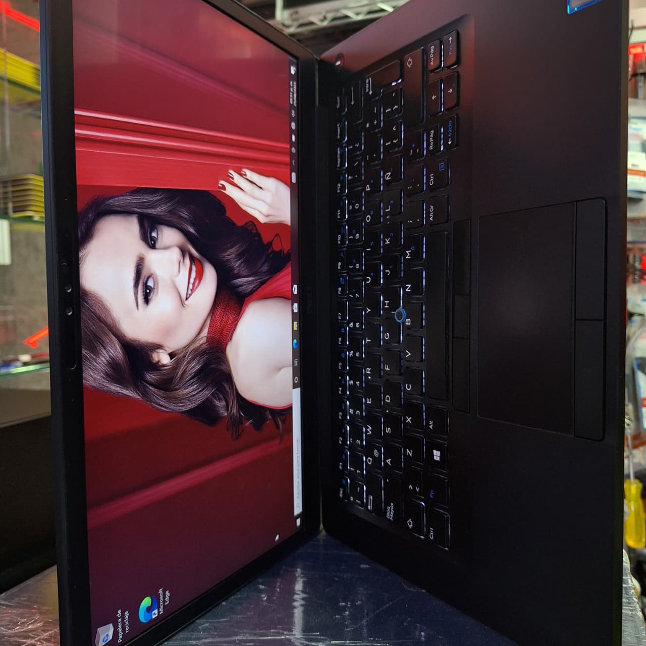 Laptop latitude Dell empresarial 7490t