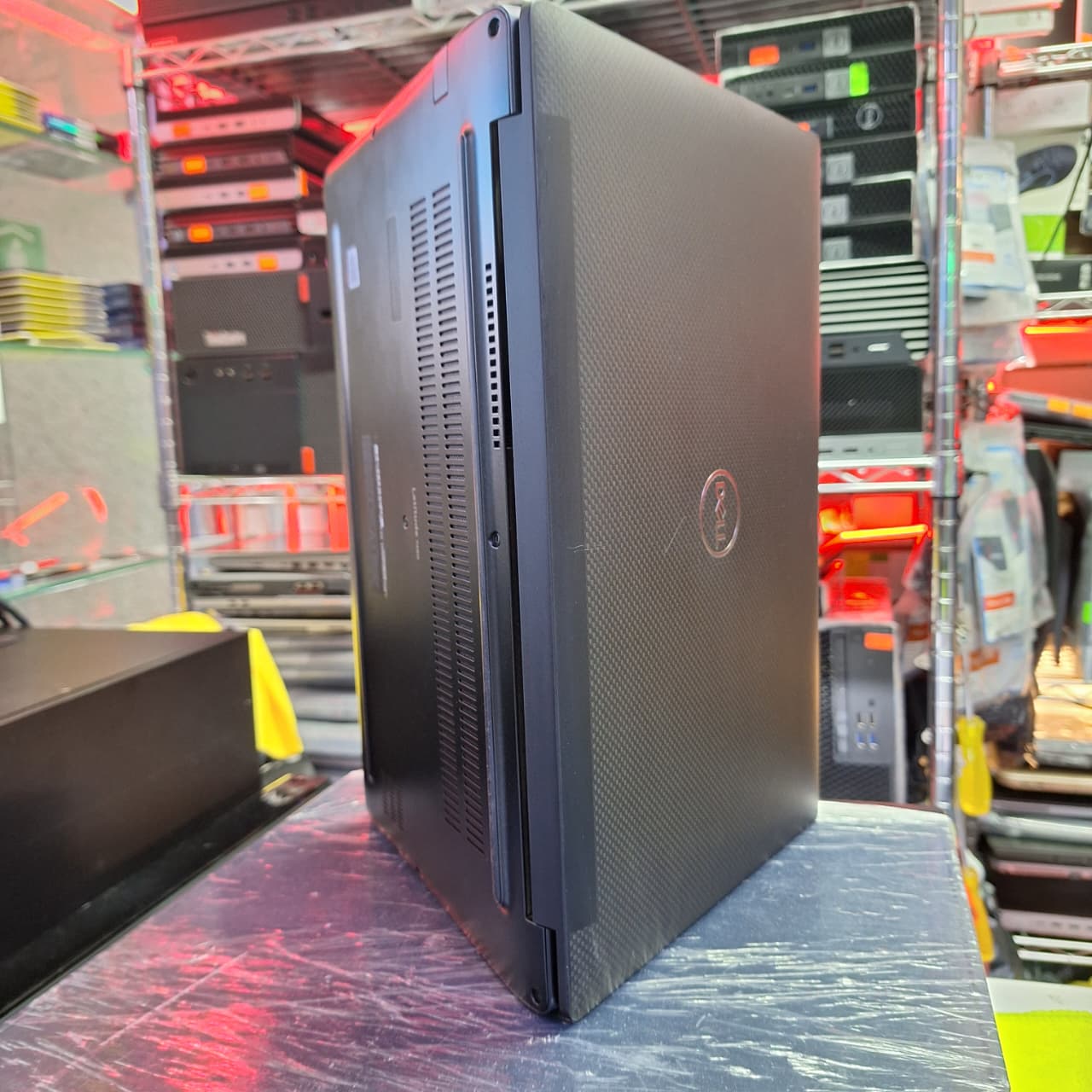 Laptop latitude Dell empresarial 7490t