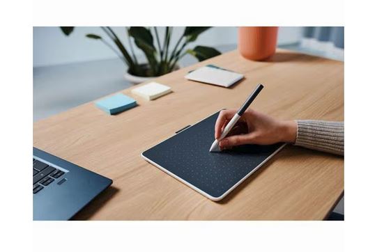 Wacom One CTL-672 Tableta gráfica - 2540 lpi - Cable - Rojo, Negro - 2048 Nivel de presión - Lápiz - 1 x USB - PC, Mac, Cromo