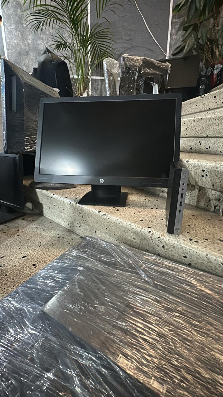 HP tiny I5 6th 8GB ram y 500 disco duro