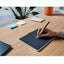 Wacom One CTL-672 Tableta gráfica - 2540 lpi - Cable - Rojo, Negro - 2048 Nivel de presión - Lápiz - 1 x USB - PC, Mac, Cromo